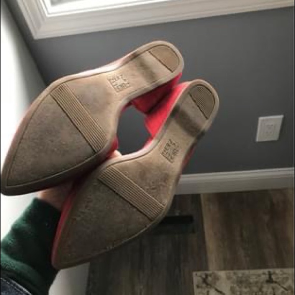 Red flats - Picture 3 of 5
